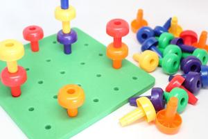 Hot Sale Toy Wholesale Color Sorting Peg Board Toddler Toys Educational Board Game Toys